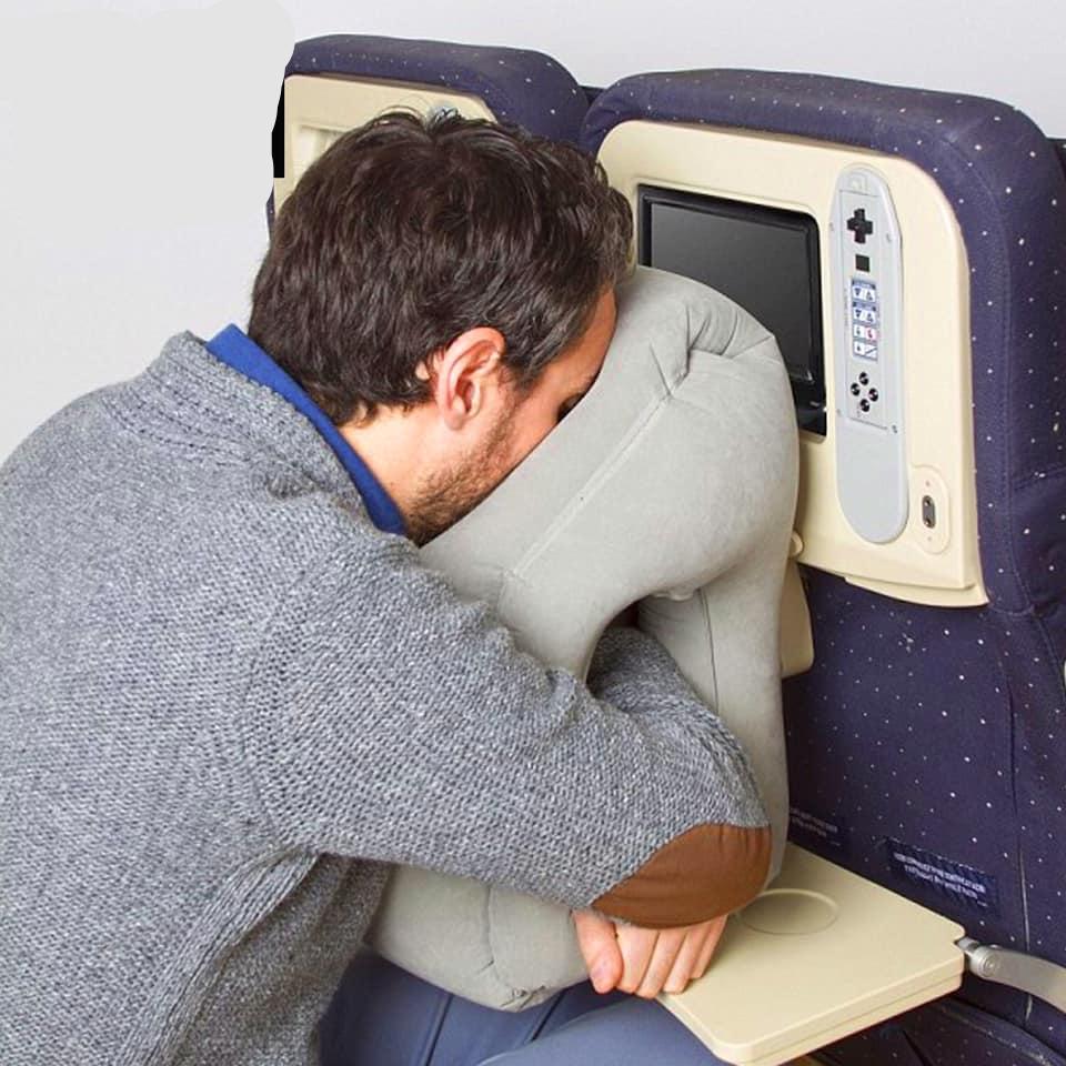 Oreiller de voyage et appui-tête gonflables confortables .