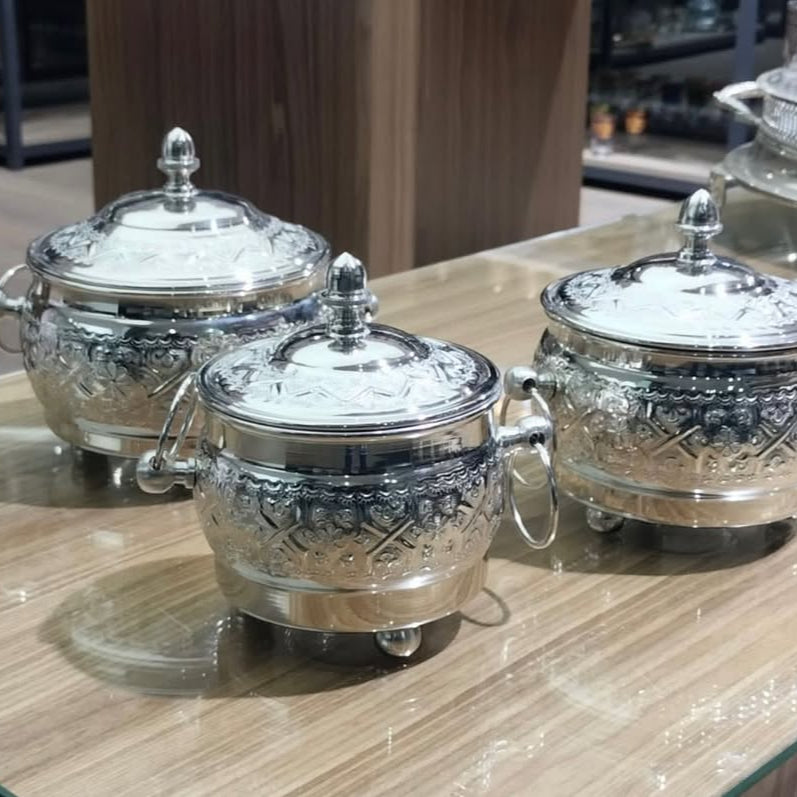 Ensemble de Pots Décoratifs Orientaux en Métal Gravé