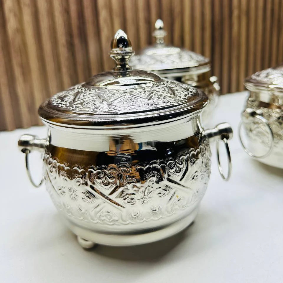 Ensemble de Pots Décoratifs Orientaux en Métal Gravé