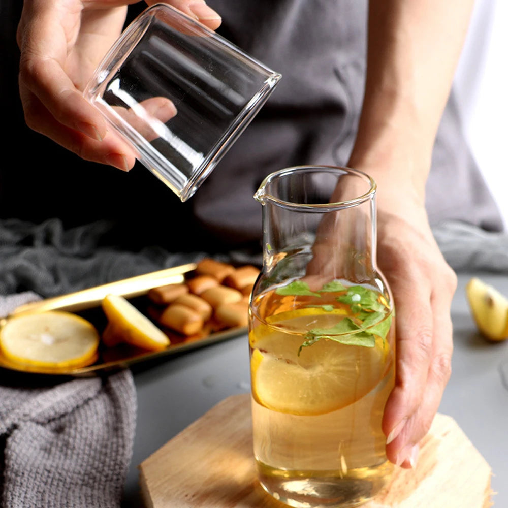 Ensemble de Bouteilles d'Eau en Verre avec Tasse