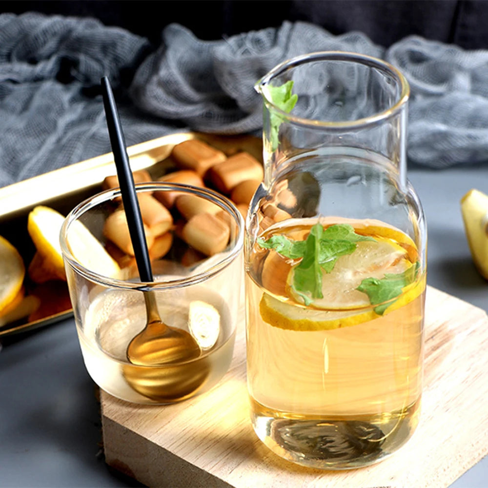 Ensemble de Bouteilles d'Eau en Verre avec Tasse
