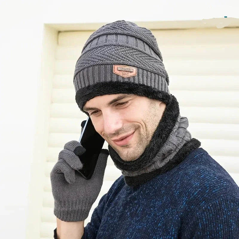 Ensemble bonnet et écharpe d'hiver chaud.