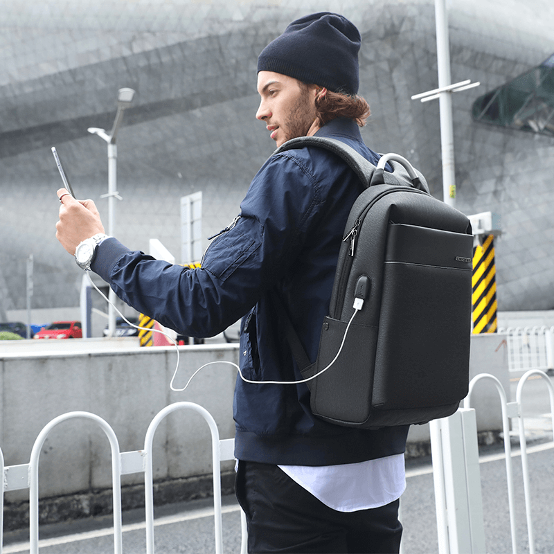 Sac à Dos de Voyage Résistant à l'Eau avec Port USB et Compartiment Laptop 16”