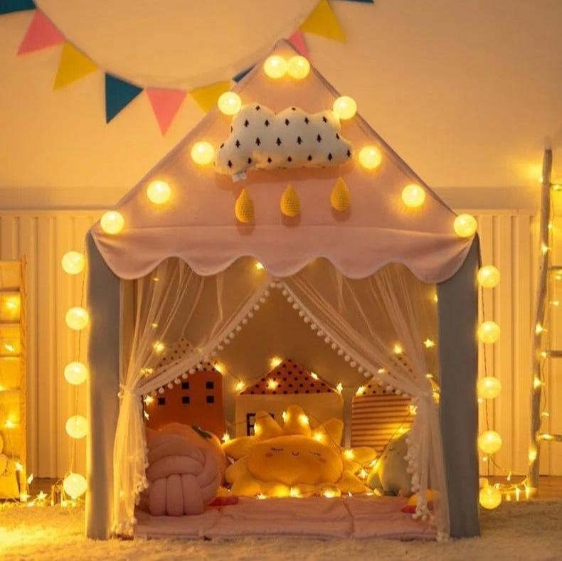 Tente de jeu pour enfants ; Un château de rêve avec une grande superficie.