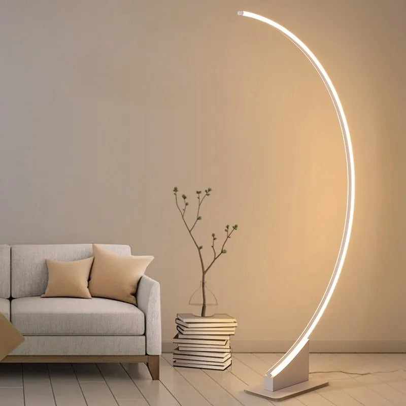 Lampe à arc LED élégante et moderne ; Cela donne également un look moderne.