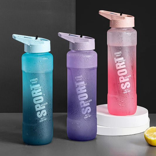 Bouteille d'eau en plastique avec poignée pour sport