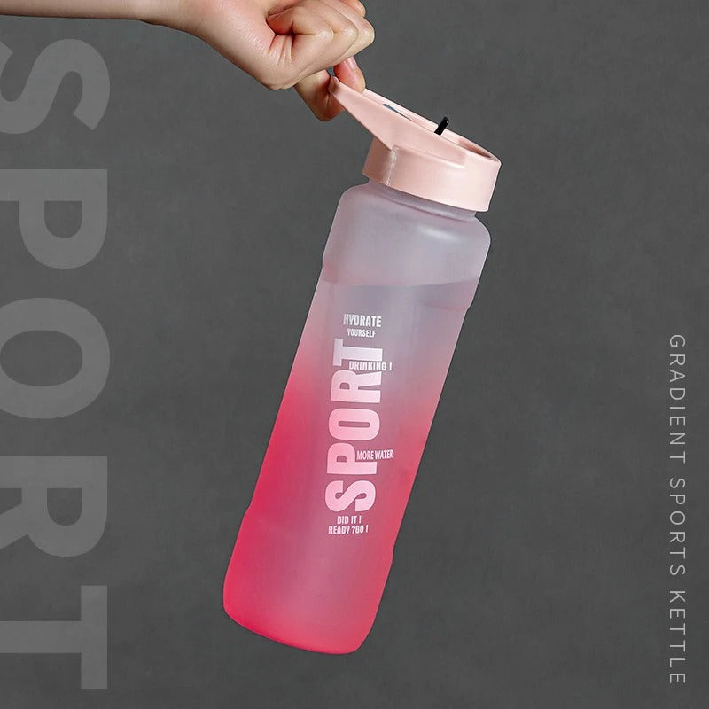 Bouteille d'eau en plastique avec poignée pour sport