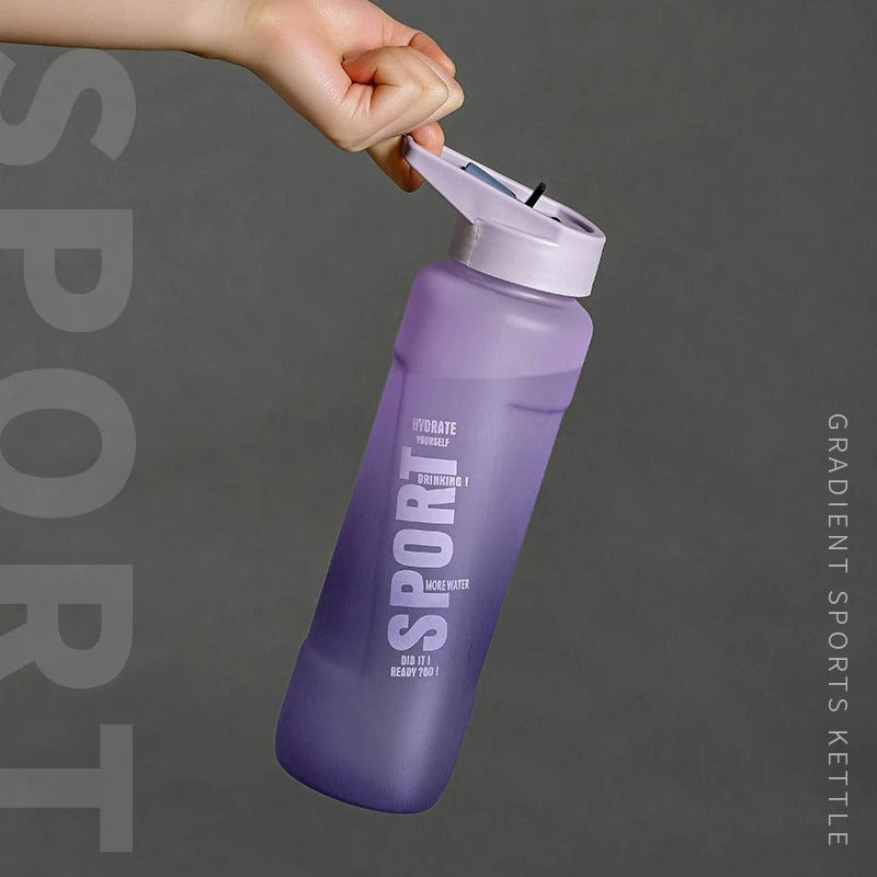 Bouteille d'eau en plastique avec poignée pour sport