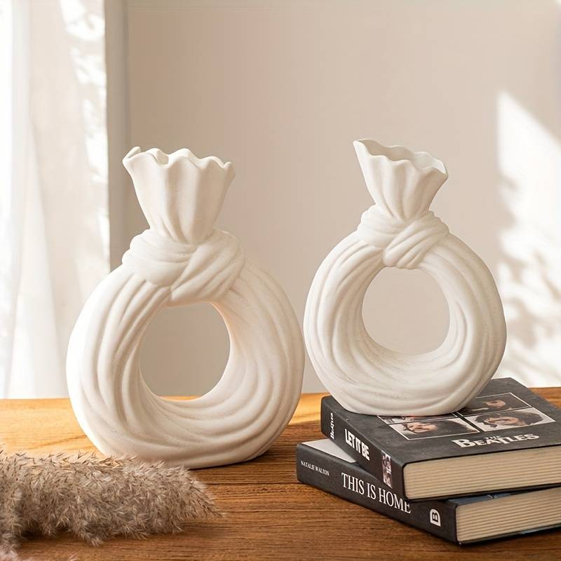 Vase en céramique blanche pour une décoration d'intérieur moderne, 2 pcs.