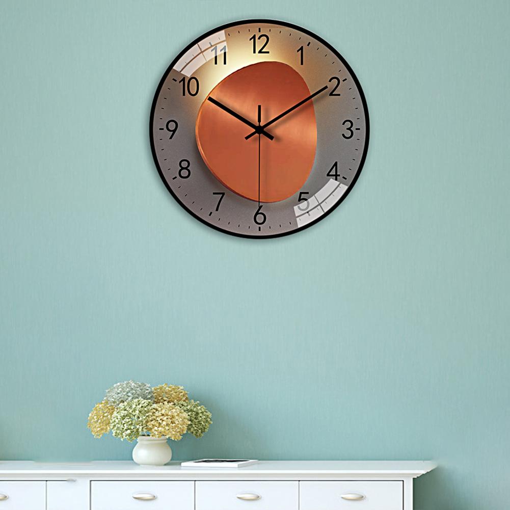 Horloge de maison à la mode