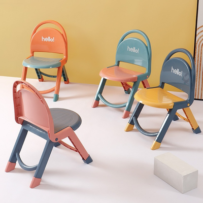 Petite chaise de maternelle pour bébé