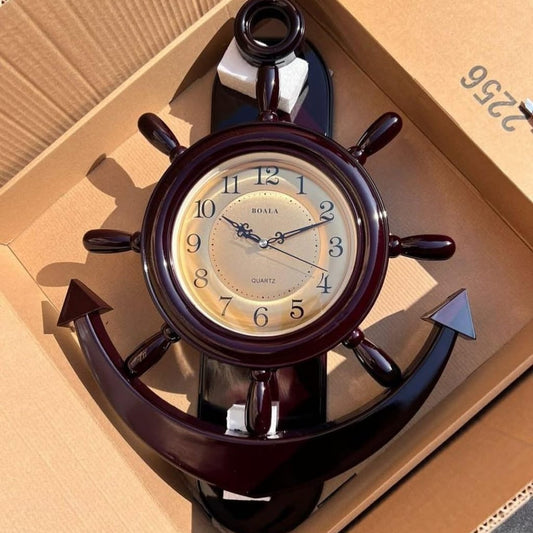 Horloge murale créative en forme de gouvernail de bateau
