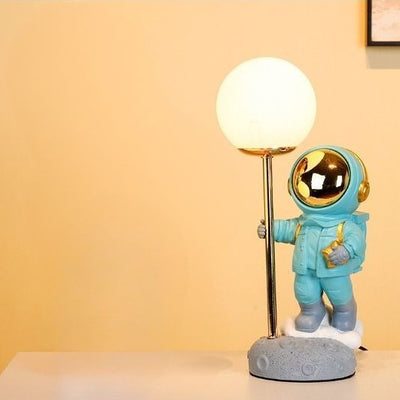 Statue d'astronaute créative avec lampe en lune